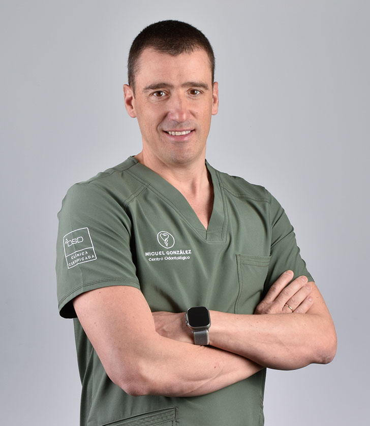 Miguel González - Dentista Implantología y Cirugía Oral en Oviedo