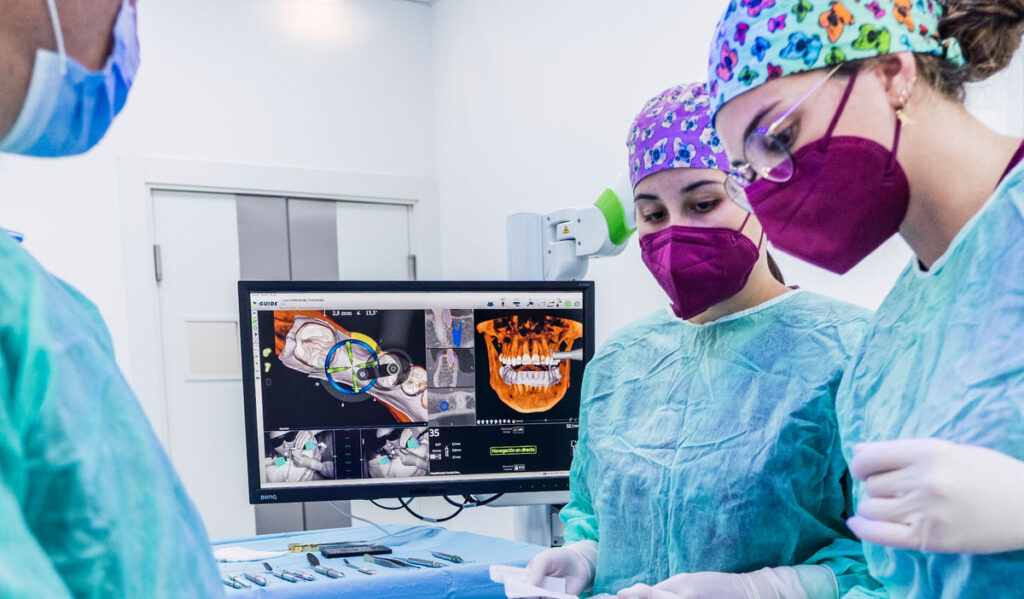 Cirugía guiada implante dental en Oviedo 9